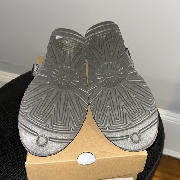 UGG Clogs - Picture 6 of 10